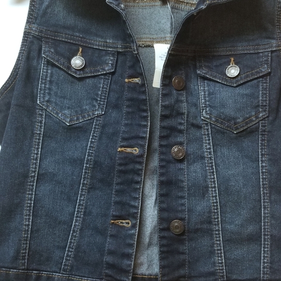 Sleeveless Jean Jacket - Picture 7 of 9